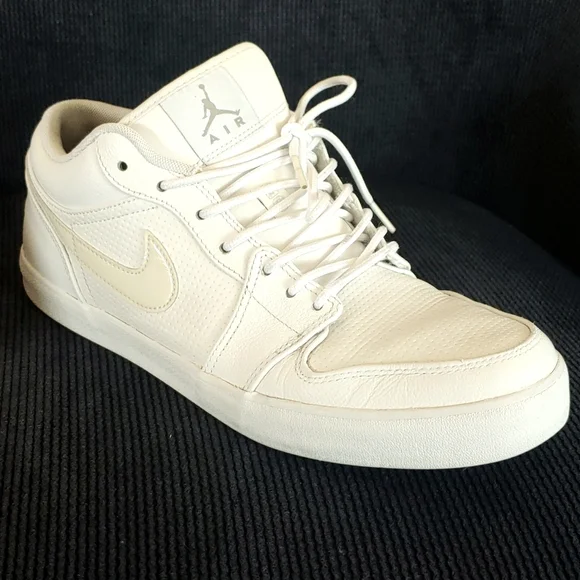 Air Jordan 1 All white Cream Nike Swoosh Jordan 1 Mid Triple White Patent Swoosh (Women main image 2